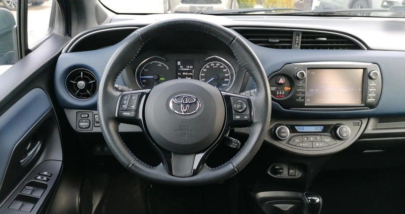 Toyota Yaris cena 67900 przebieg: 82231, rok produkcji 2017 z Grudziądz małe 232